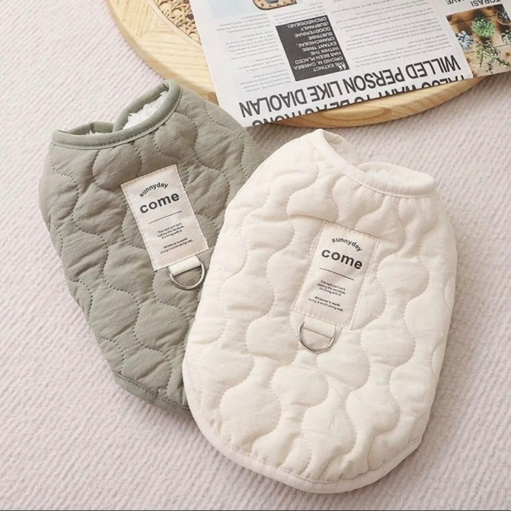 comeのロゴデザイン　キルティングベスト　リード取付金具付